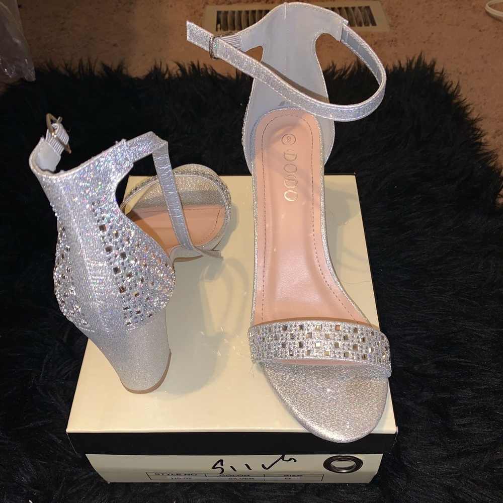 glittery nice suitable heels for night wear ✨✨✨